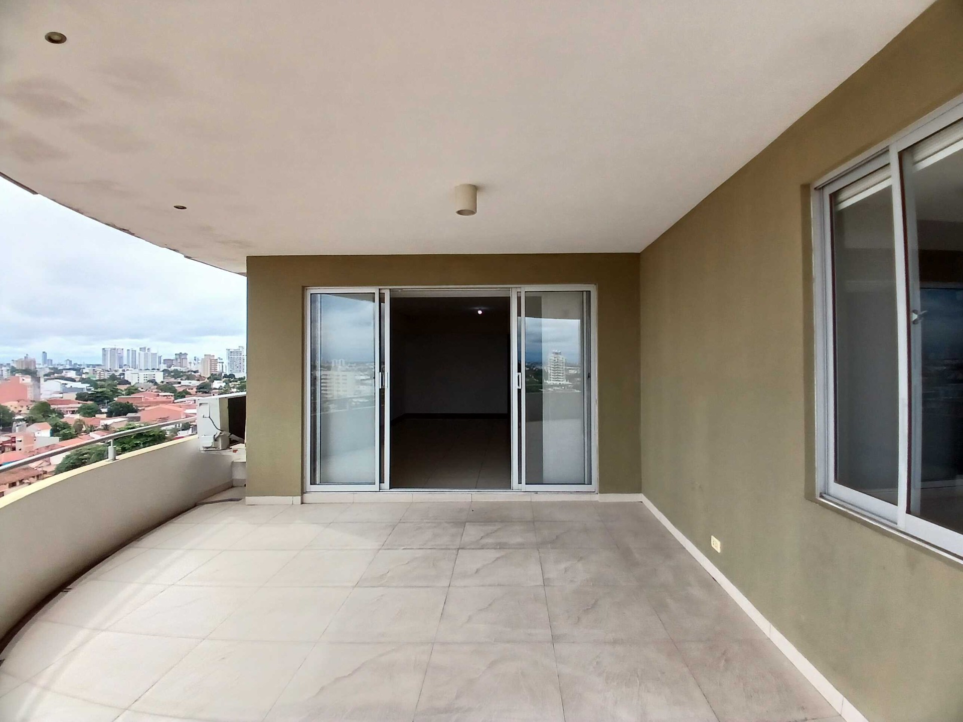 Departamento en AlquilerCOND. CURUPAU SOBRE AV. PARAGUA CASI 2º ANILLO 4 dormitorios 4 baños 1 parqueos Foto 10