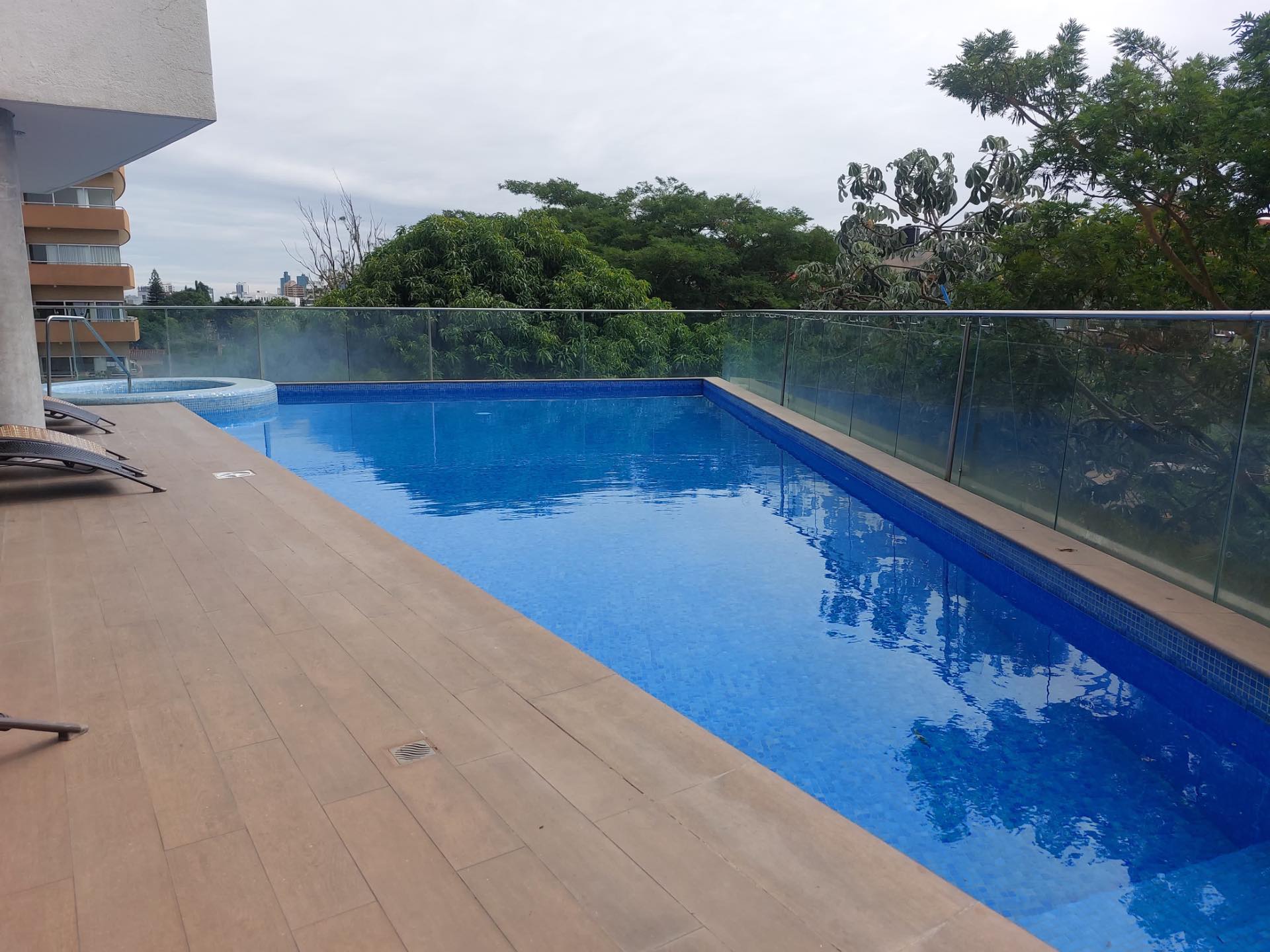Departamento en AlquilerSobre avenida Alemana entre 2do y 3 anillo Foto 2