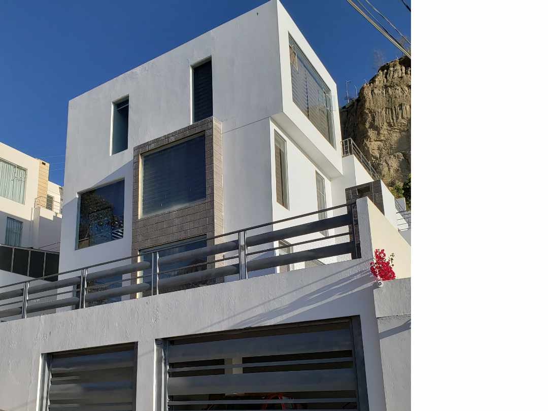 Casa en VentaCalle 2 #98 Urb. Los Olivos 5 dormitorios 4 baños 3 parqueos Foto 1
