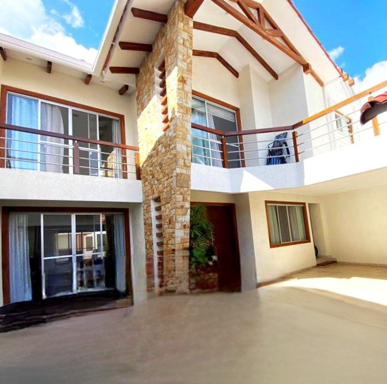 Casa en AnticréticoANTICRETICO
Zona Norte
Av. Alemana 2do y 3er anillo 4 dormitorios 4 baños 4 parqueos Foto 22