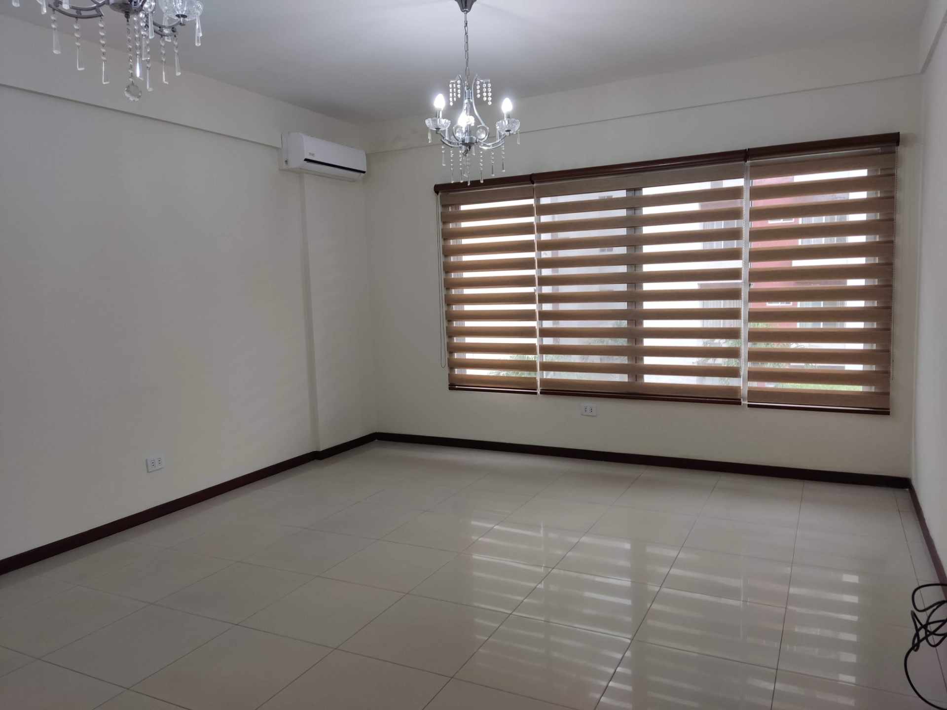 Departamento en AlquilerAV. BENI ENTRE 4TO. Y 5TO
ANILLO CALLE MARÍA LUISA CASTRO, CONDOMINIO NORTE 3 dormitorios 4 baños 1 parqueos Foto 17