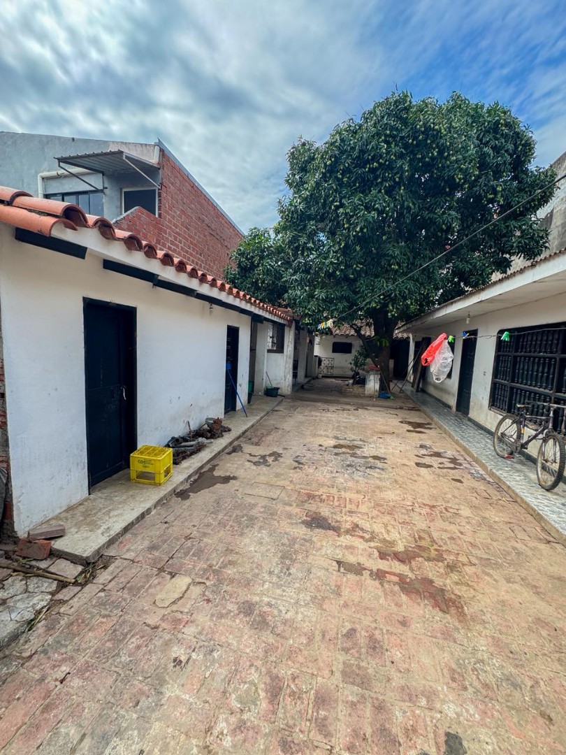 Casa en VentaZona este Avenida Brasil entre 2do y 3er anillo 5 dormitorios 3 baños 2 parqueos Foto 4