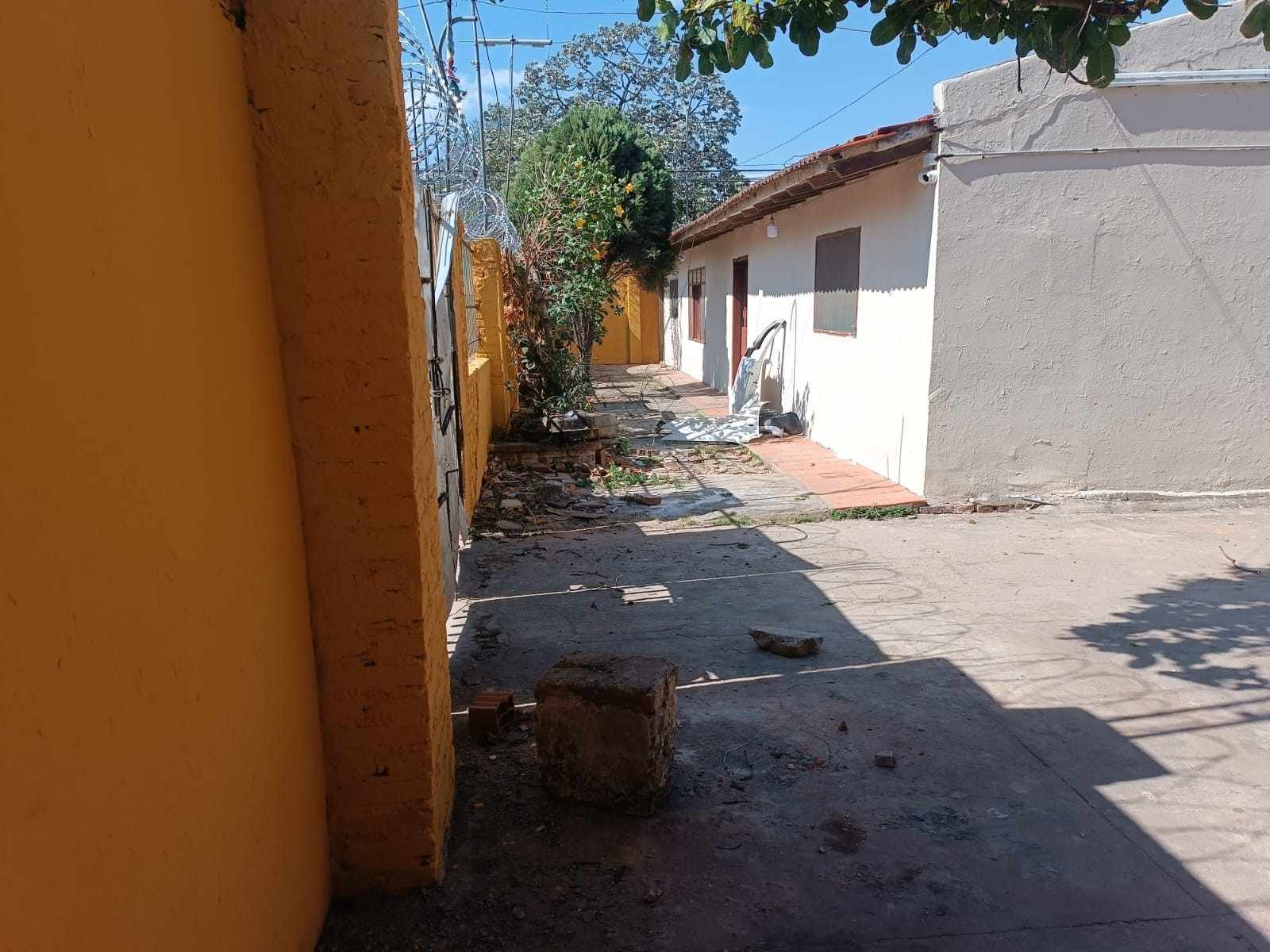 Casa en VentaEn Venta Casa Comercial a 2 Cuadras de Av. Doble Vía a Cotoca (entre 5to y 6to anillo) Foto 5