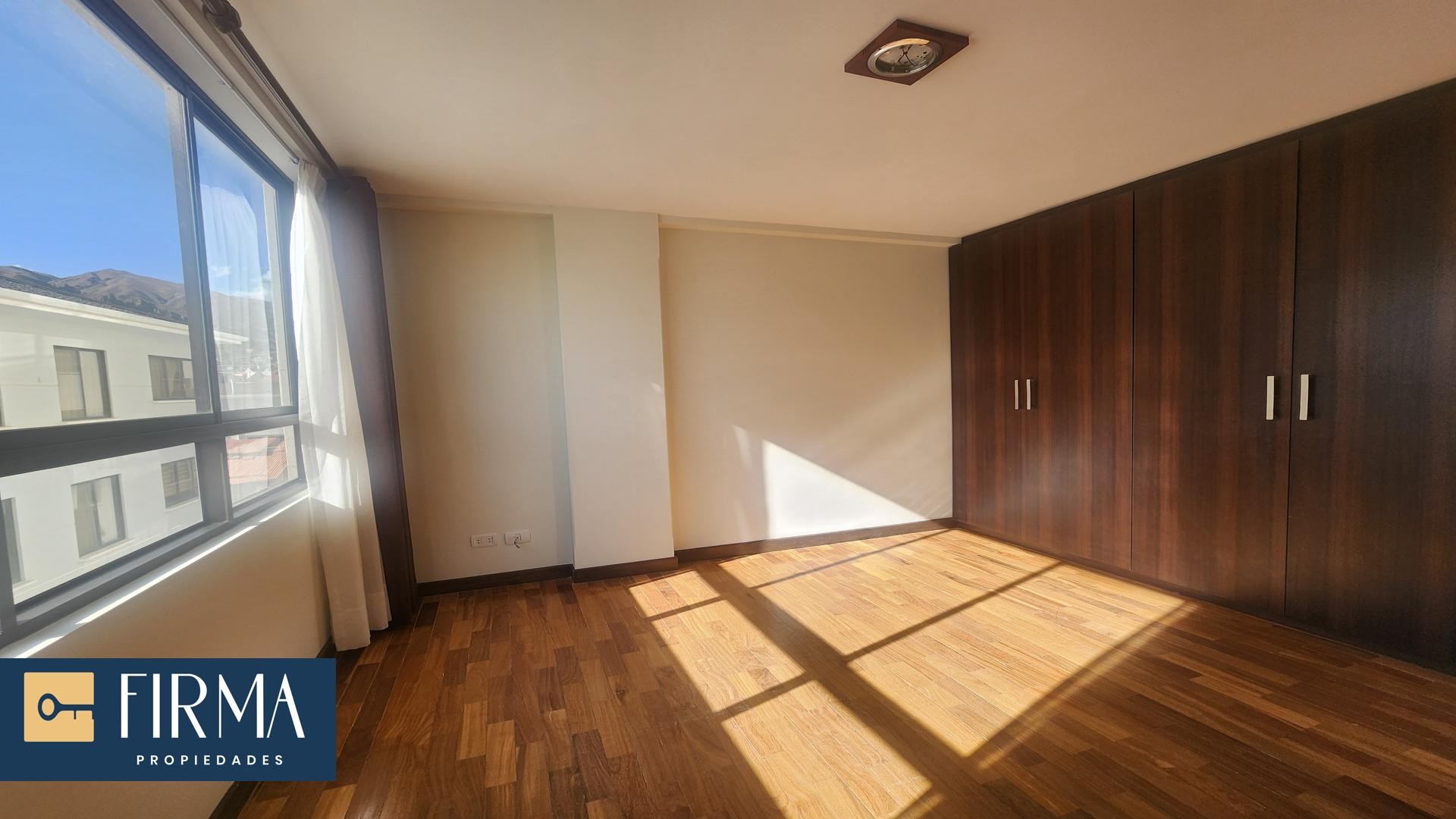 Departamento en AlquilerDEPARTAMENTO EN ALQUILER, ACHUMANI CALLE 40 3 dormitorios 4 baños 1 parqueos Foto 11