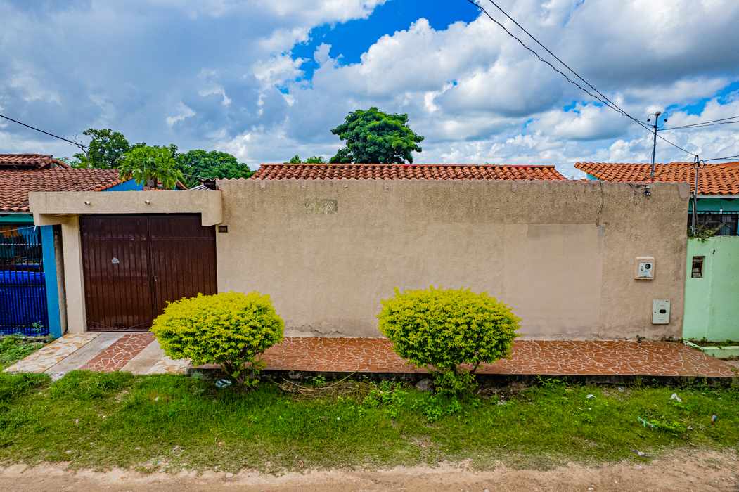 Casa en Entre 7mo y 8vo anillo Norte en Santa Cruz de la Sierra 3 dormitorios 1 baños 2 parqueos Foto 2