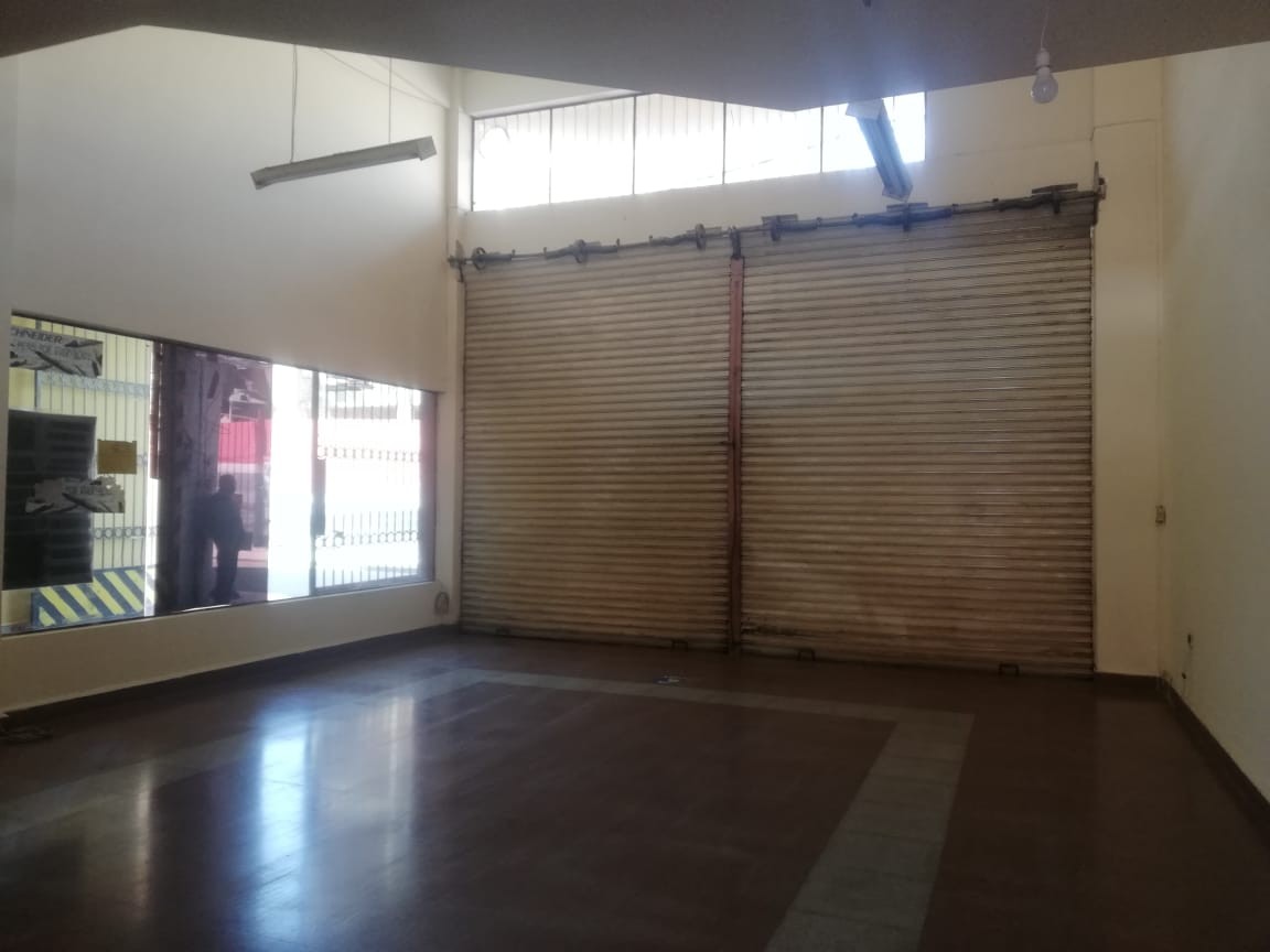 Local comercial en AlquilerCalle Sucre, entre Lanza y Antezana  1 baños  Foto 7