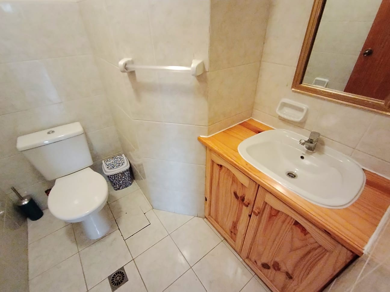 Departamento en AlquilerLos Pinos, frente a Impuestos Nacionales, zona los nuevos Pinos 3 dormitorios 4 baños 1 parqueos Foto 13