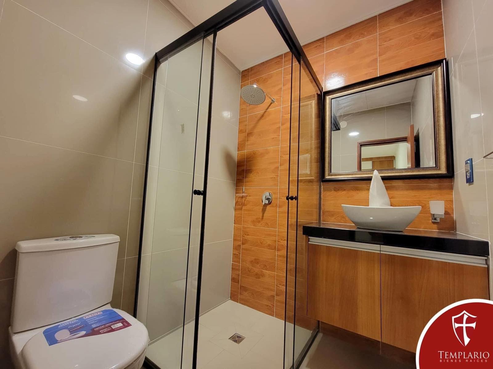 Casa en Entre 5to y 6to anillo Sur en Santa Cruz de la Sierra 3 dormitorios 4 baños 2 parqueos Foto 5