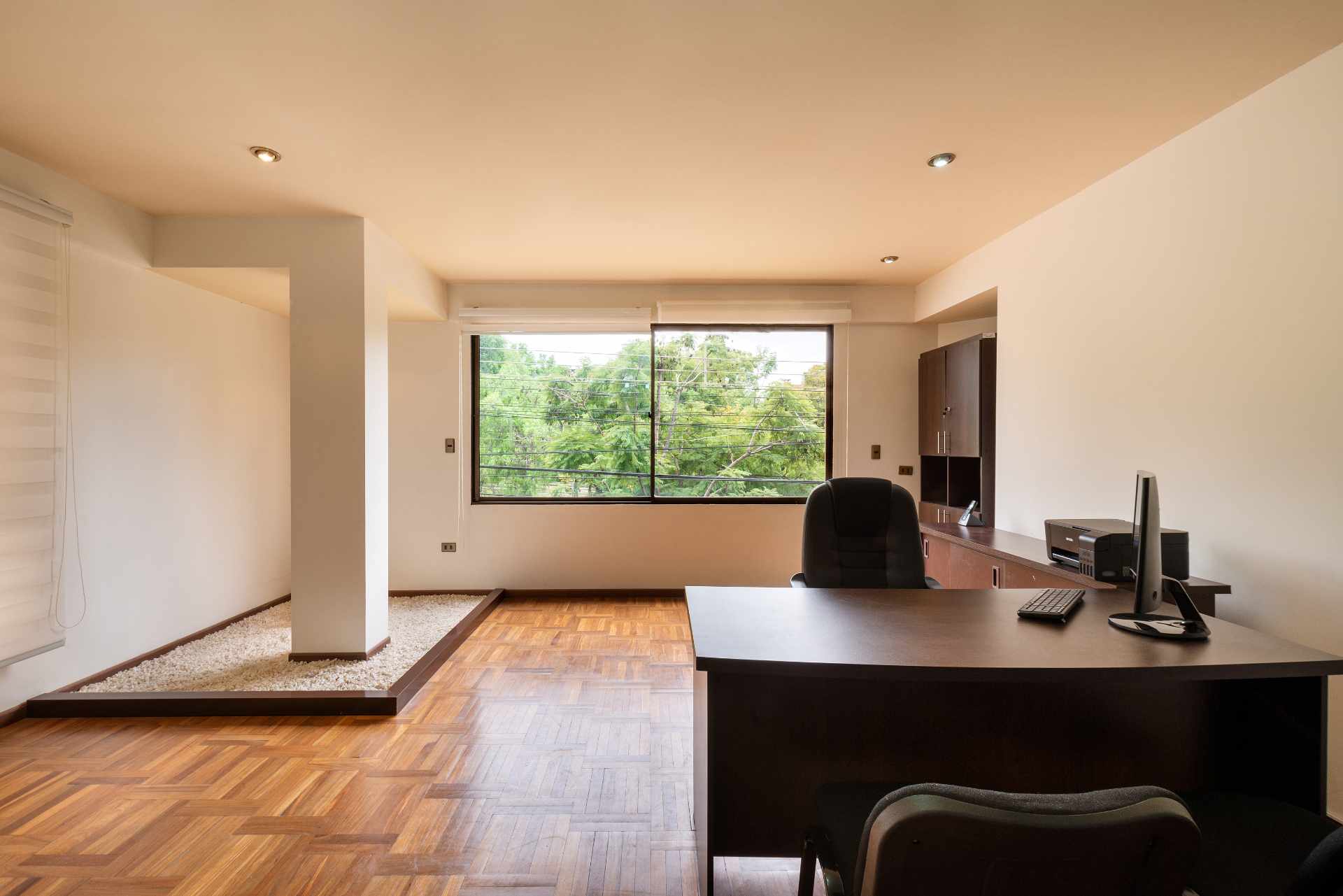 Oficina en VentaAv. Villarroel 1851 Foto 2