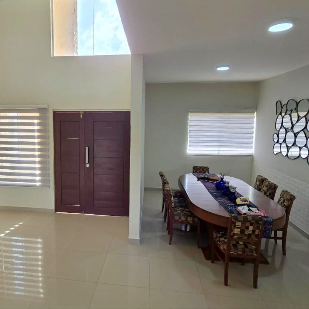 Casa en VentaAv. Banzer km 8.5, cerca del Colegio Cambridge – Cond. Valle Norte 3 dormitorios 4 baños 2 parqueos Foto 9