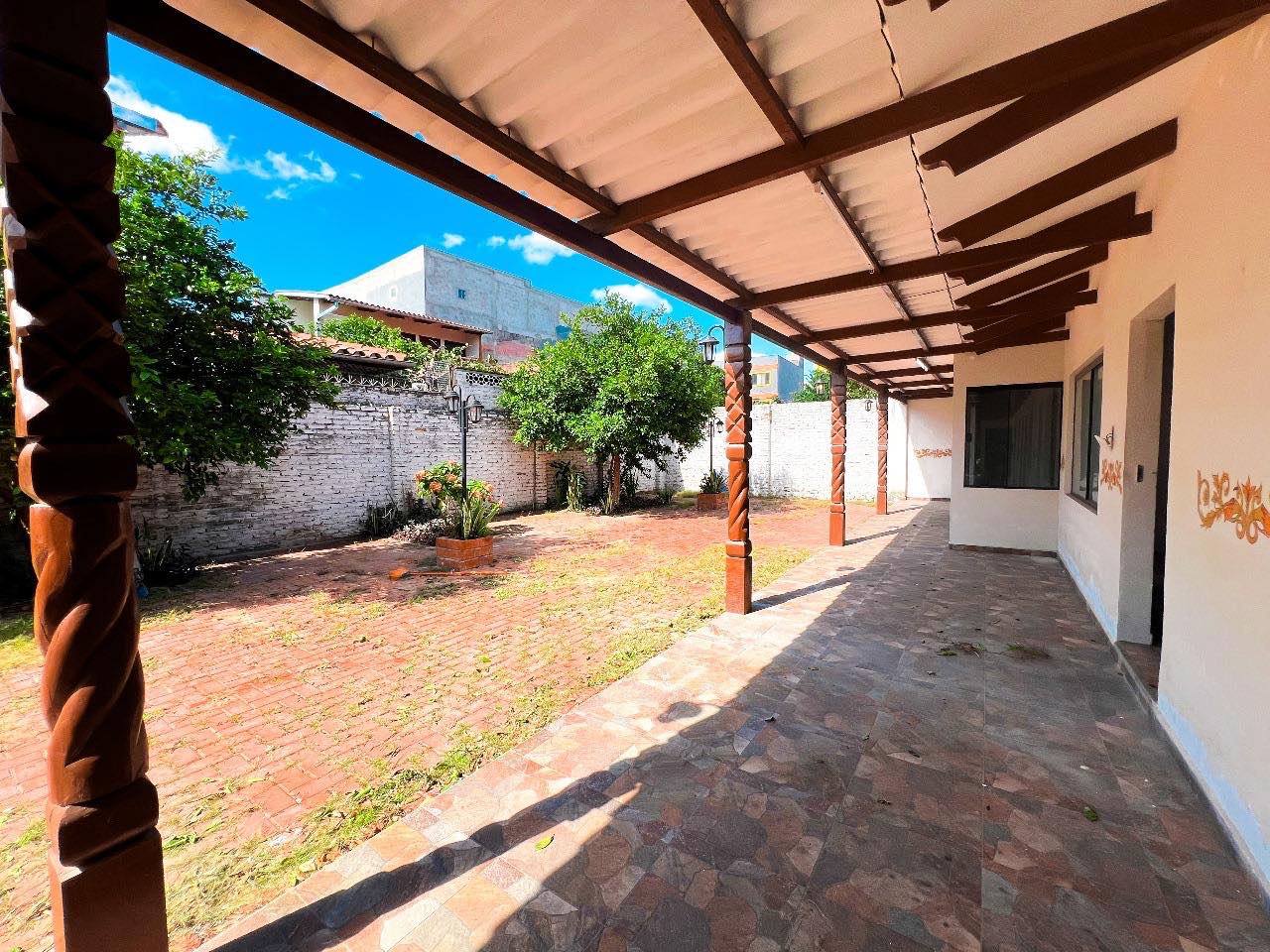 Local comercial en Villa 1ero de Mayo en Santa Cruz de la Sierra  3 baños  Foto 7