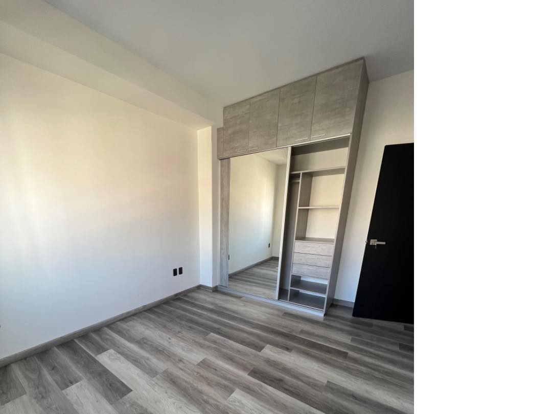 Departamento en AlquilerAchumani, al inicio, cerca a la plaza  Foto 3