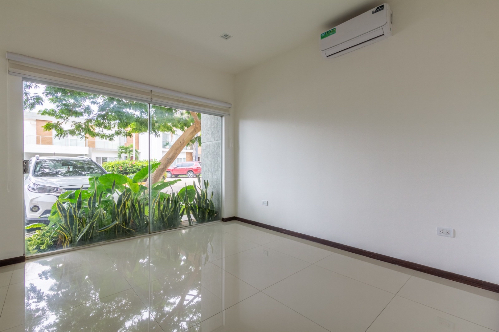 Casa en AlquilerAv. Octavo Anillo Banzer  Foto 14