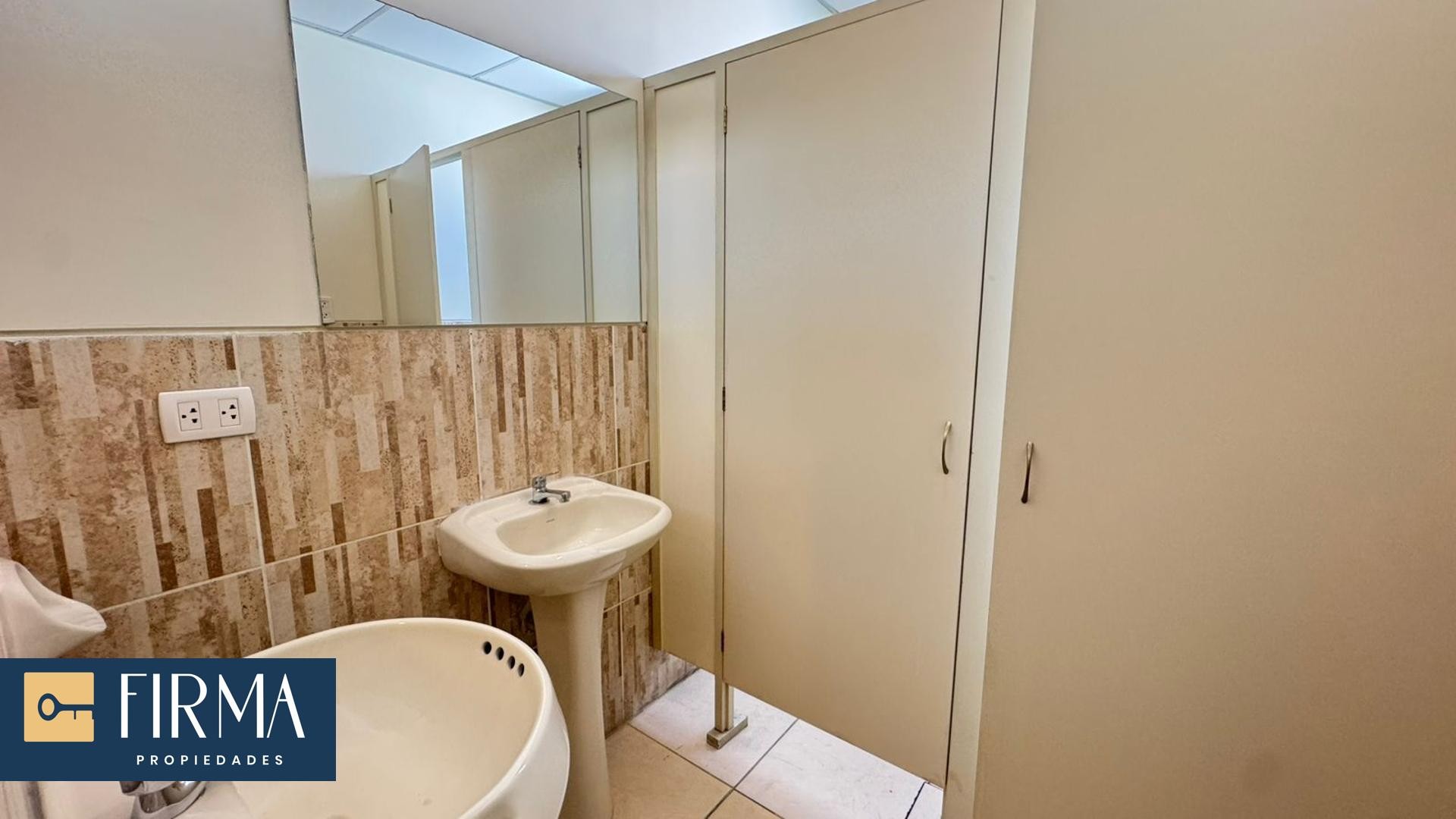 Oficina en AlquilerOFICINA EN ALQUILER, CALACOTO 3 dormitorios 5 baños 1 parqueos Foto 2