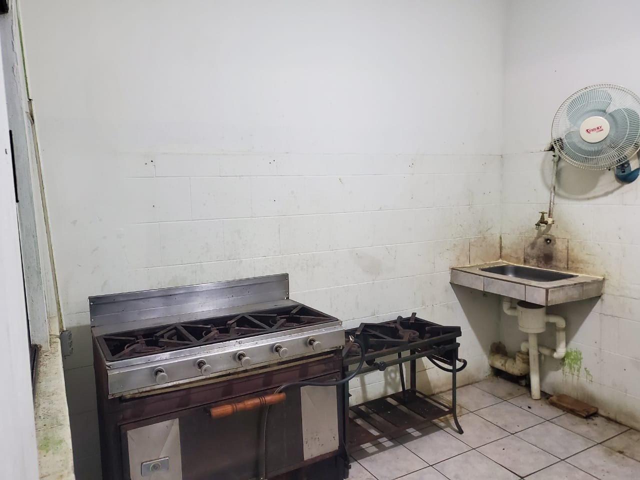 Local comercial en AnticréticoLocal en anticretico “Mercado Abasto” Foto 4