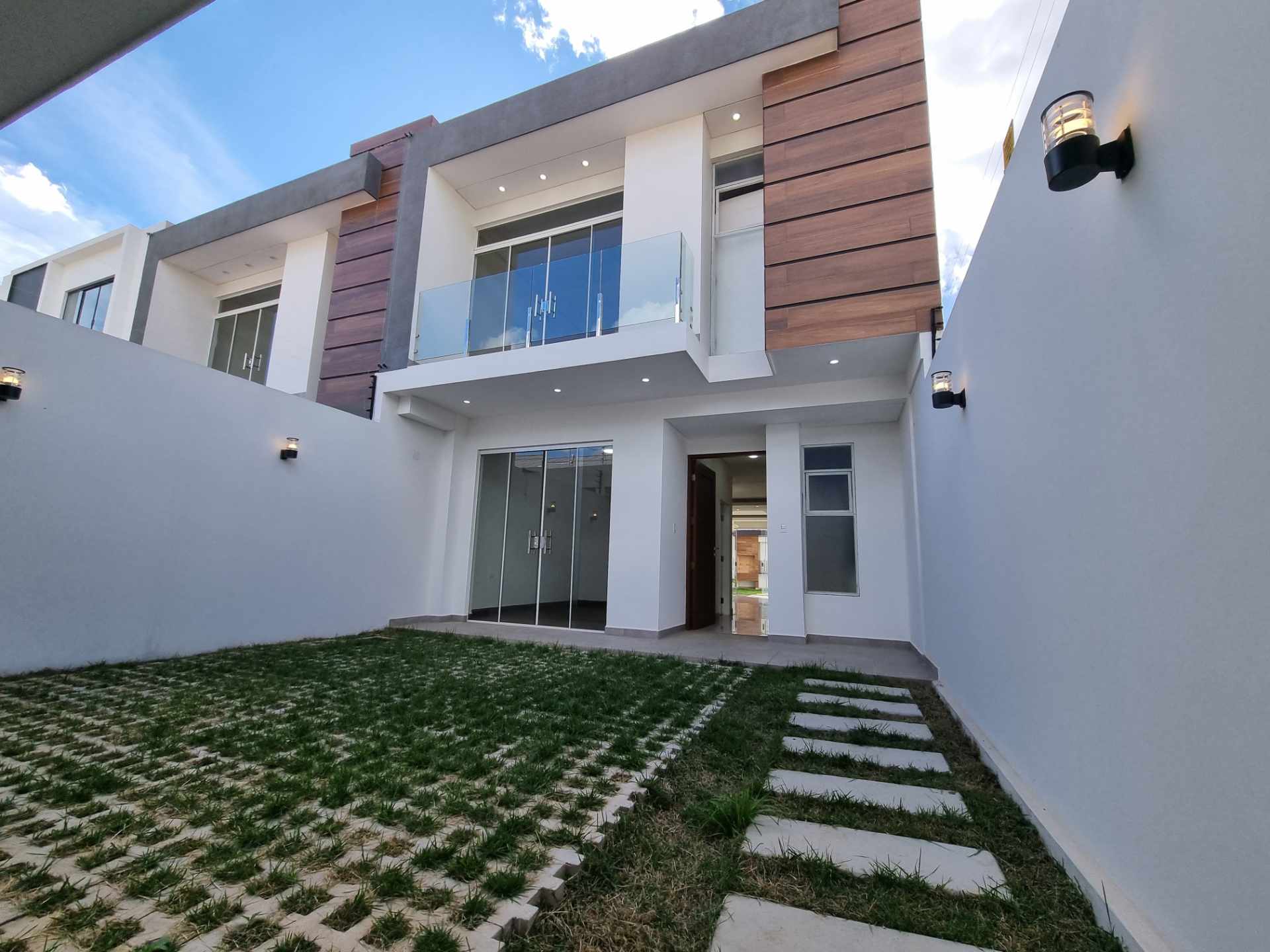 Casa en Entre 7mo y 8vo anillo Norte en Santa Cruz de la Sierra 4 dormitorios 4 baños 2 parqueos Foto 5