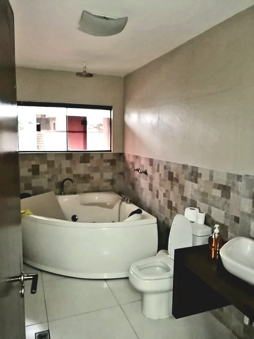 En Alquiler a $us 1,700 Foto 8