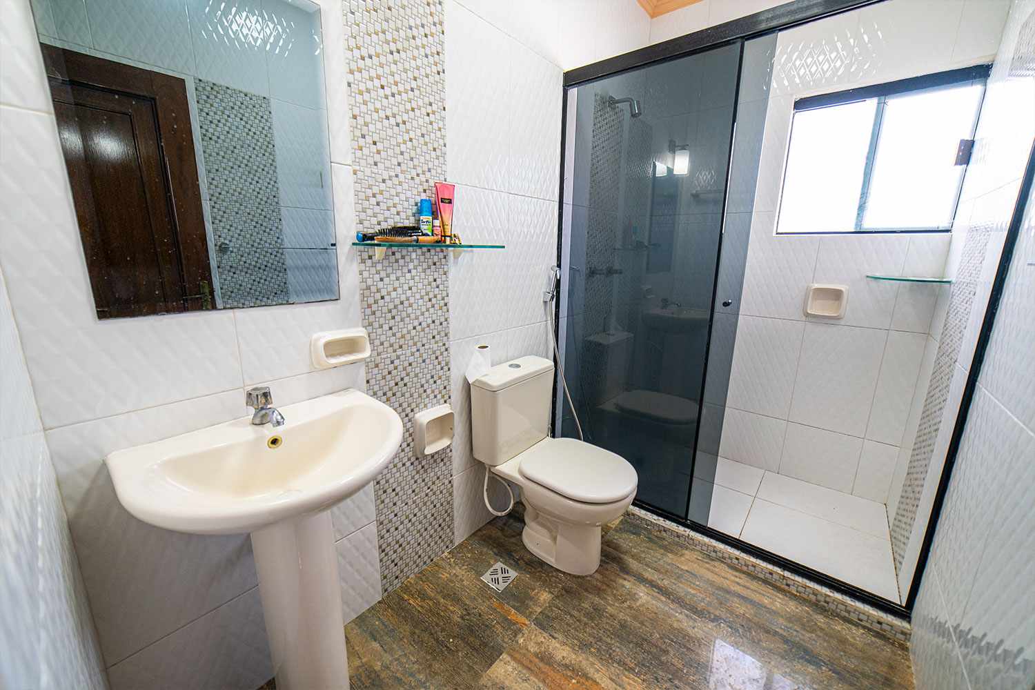 Casa en Entre 5to y 6to anillo Norte en Santa Cruz de la Sierra 4 dormitorios 3 baños 2 parqueos Foto 3