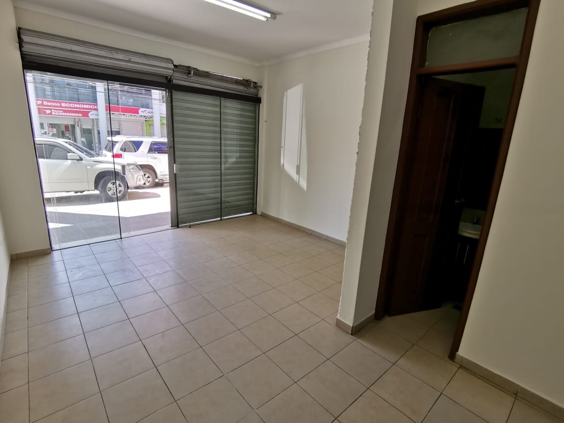 Local comercial en AlquilerCalle Aroma  1 baños  Foto 2