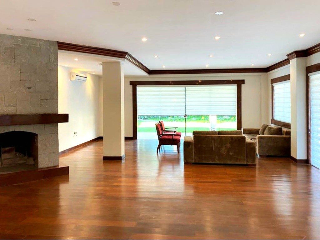 Casa en AlquilerLas Palmas
Zona Residencial 4 dormitorios 5 baños 3 parqueos Foto 12