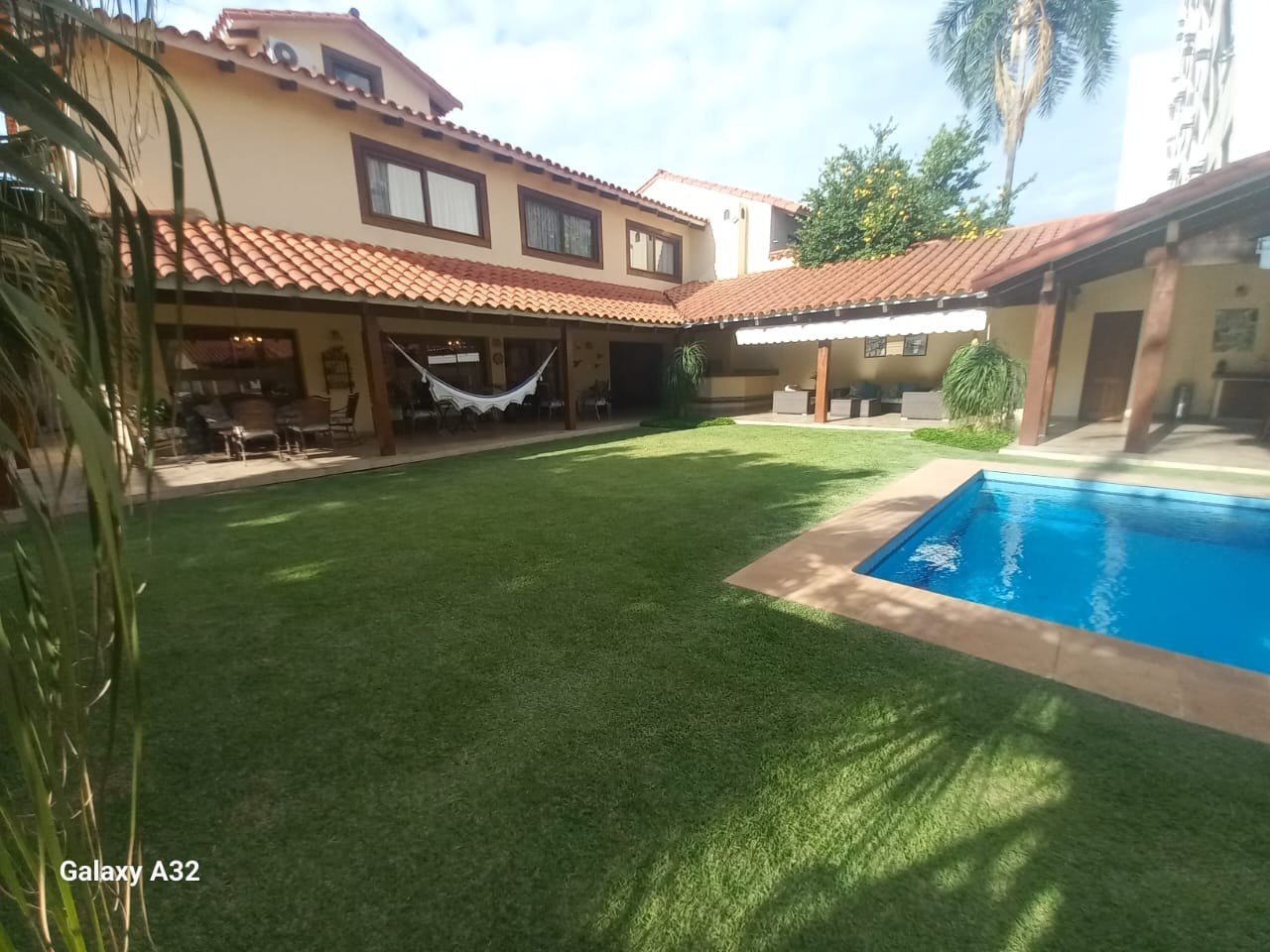 Casa en Entre 3er y 4to anillo Norte en Santa Cruz de la Sierra 4 dormitorios 6 baños 3 parqueos Foto 5