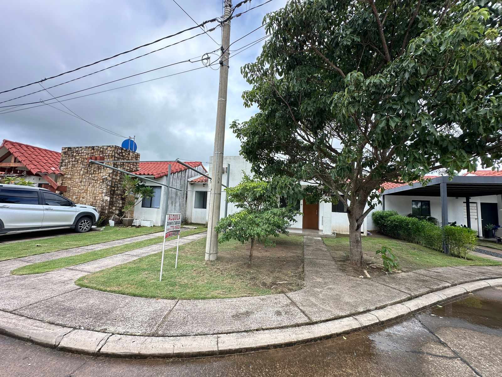 Casa Cond. Fontana La Riviera 1 ,  En Alquiler Bs 3.350 (incluye expensas) Foto 2