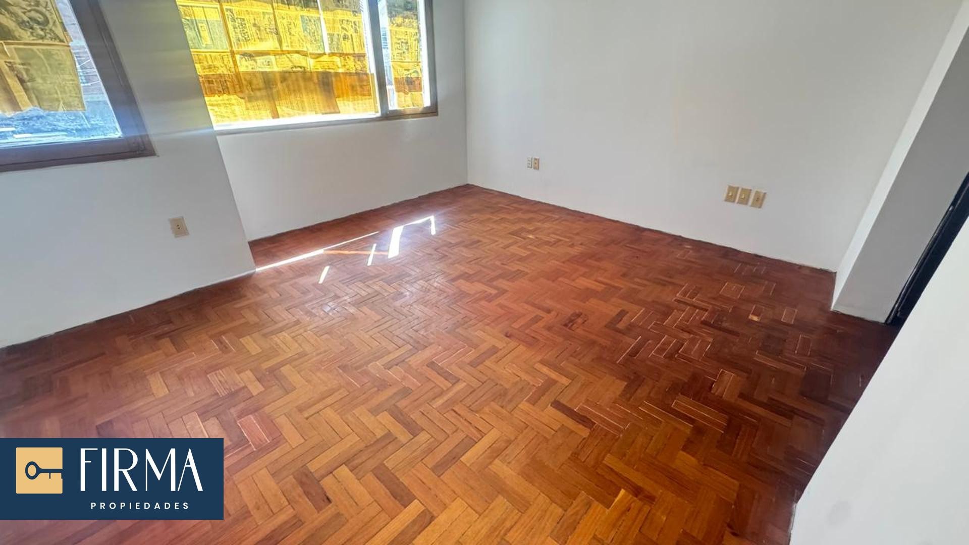 Casa en Achumani en La Paz 6 dormitorios 4 baños 2 parqueos Foto 12