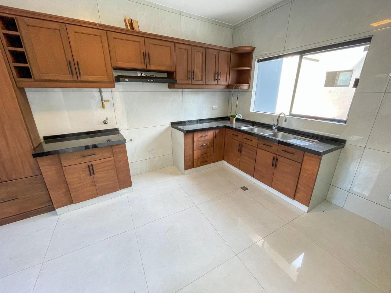 En Venta a $us 330,000 Foto 6