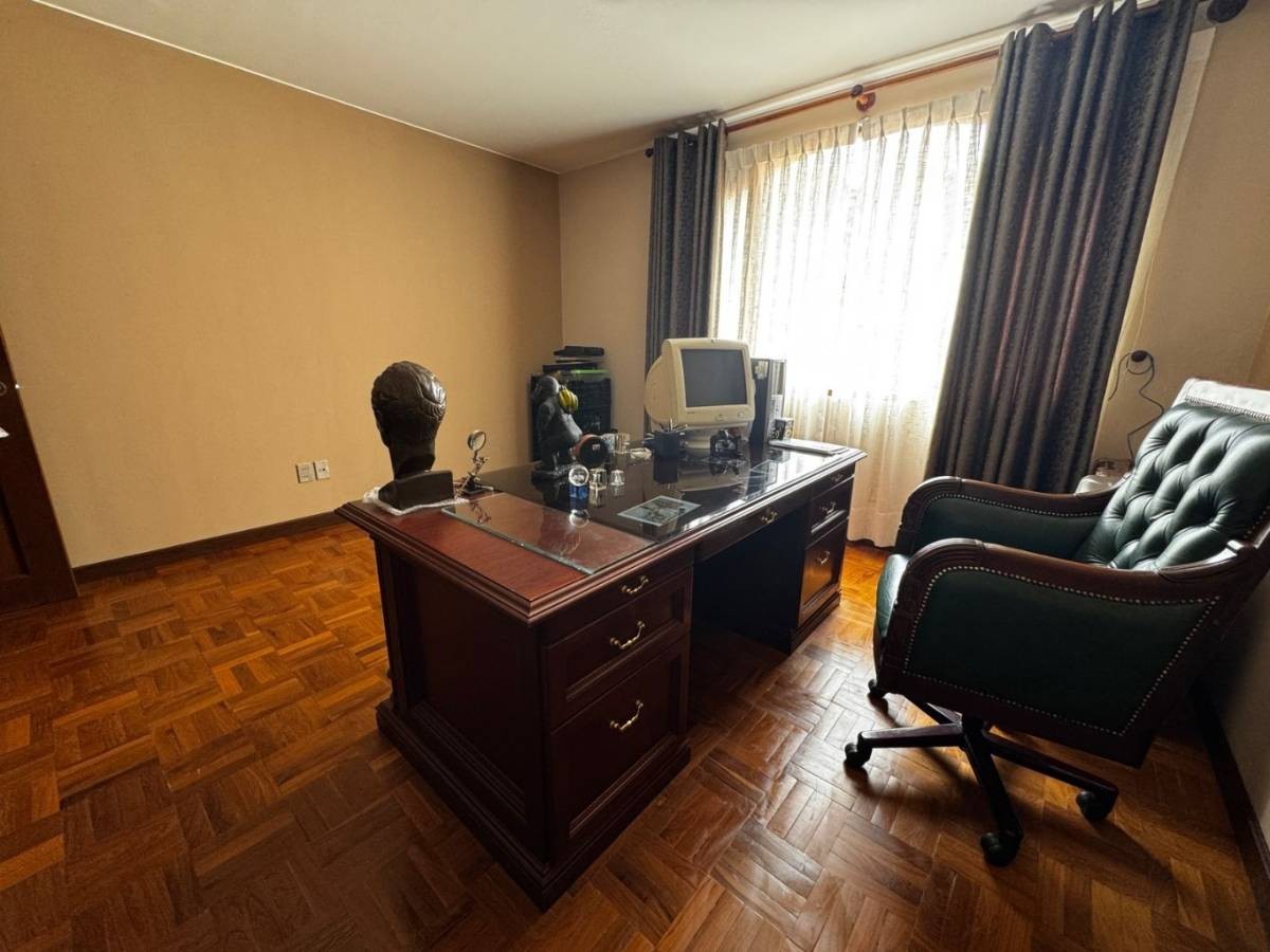 Casa en La Florida en La Paz 5 dormitorios 5 baños 2 parqueos Foto 4