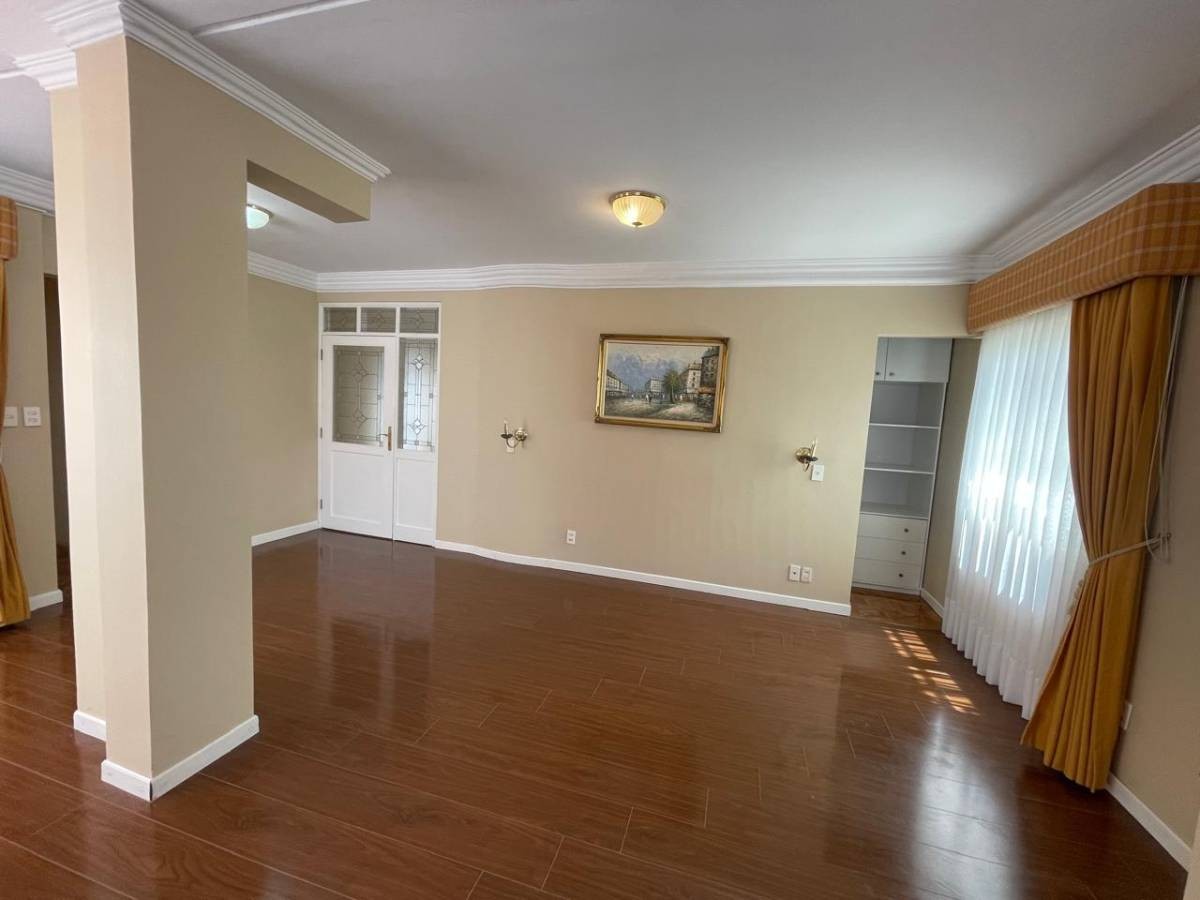 Casa en Achumani en La Paz 4 dormitorios 4 baños 2 parqueos Foto 11