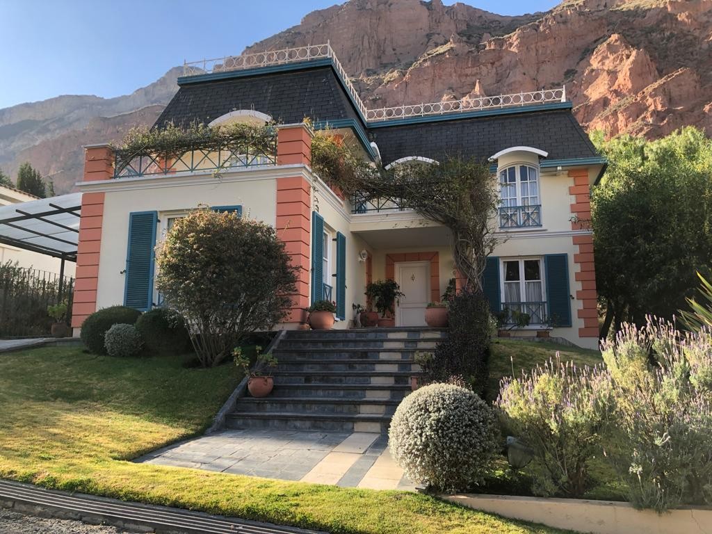 Casa en AlquilerURBANIZACION ARANJUEZ 3 dormitorios 4 baños 3 parqueos Foto 1