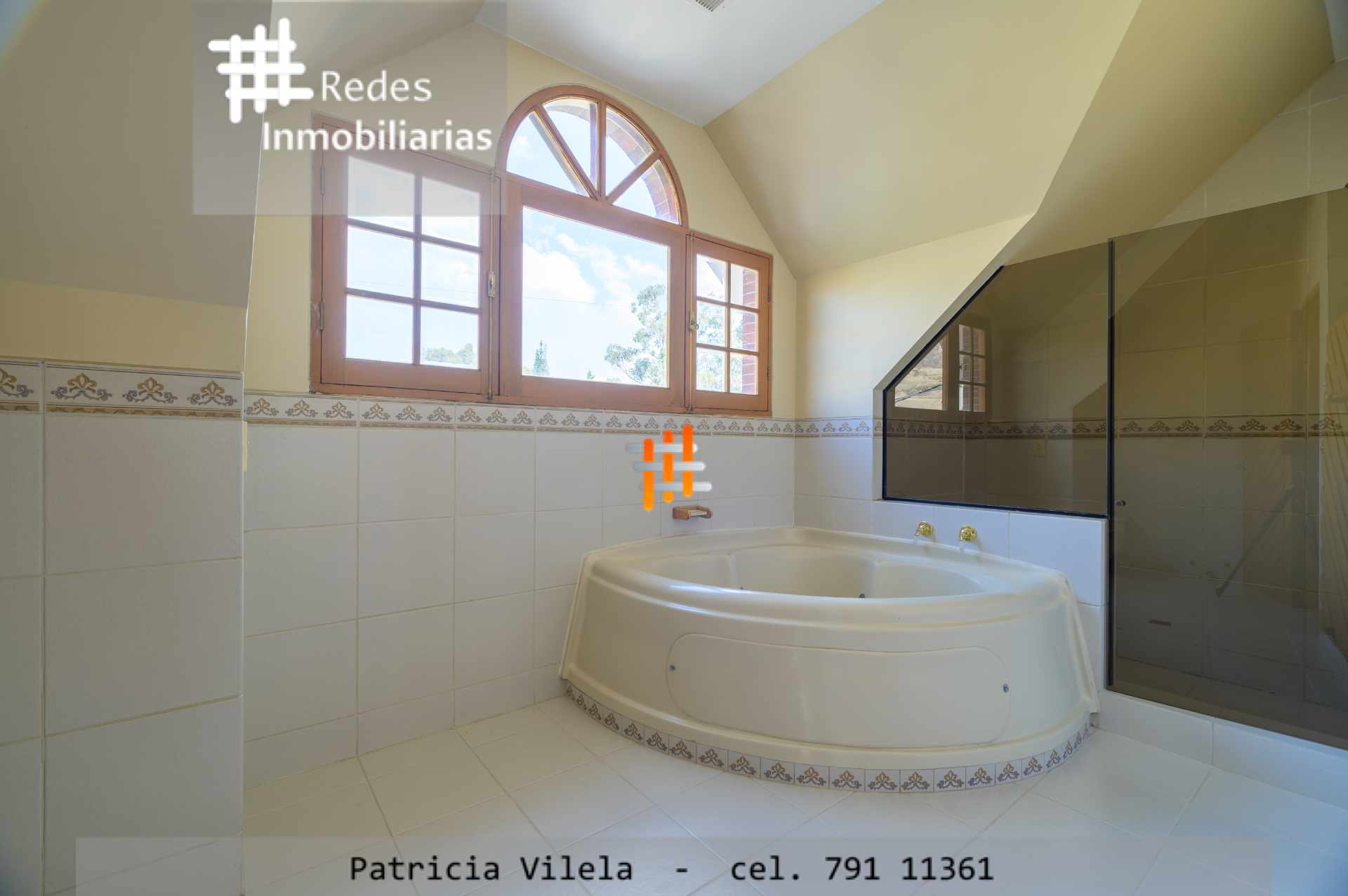 Casa HERMOSA CASA EN VENTA  MALLASILLA CONDIMINIO PRIVADA  ISLA  DEL SOL - CLUB DE GOLF  Foto 11