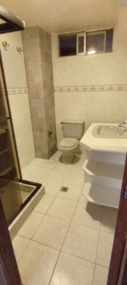 Departamento en AlquilerAV. ARCE  3 dormitorios 4 baños 1 parqueos Foto 2