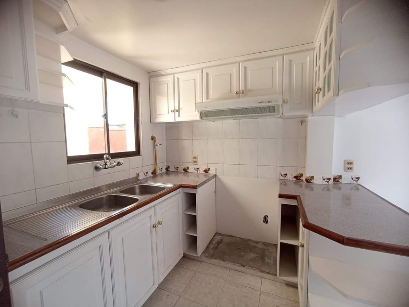 Departamento en Cota Cota en La Paz 3 dormitorios 4 baños 1 parqueos Foto 5