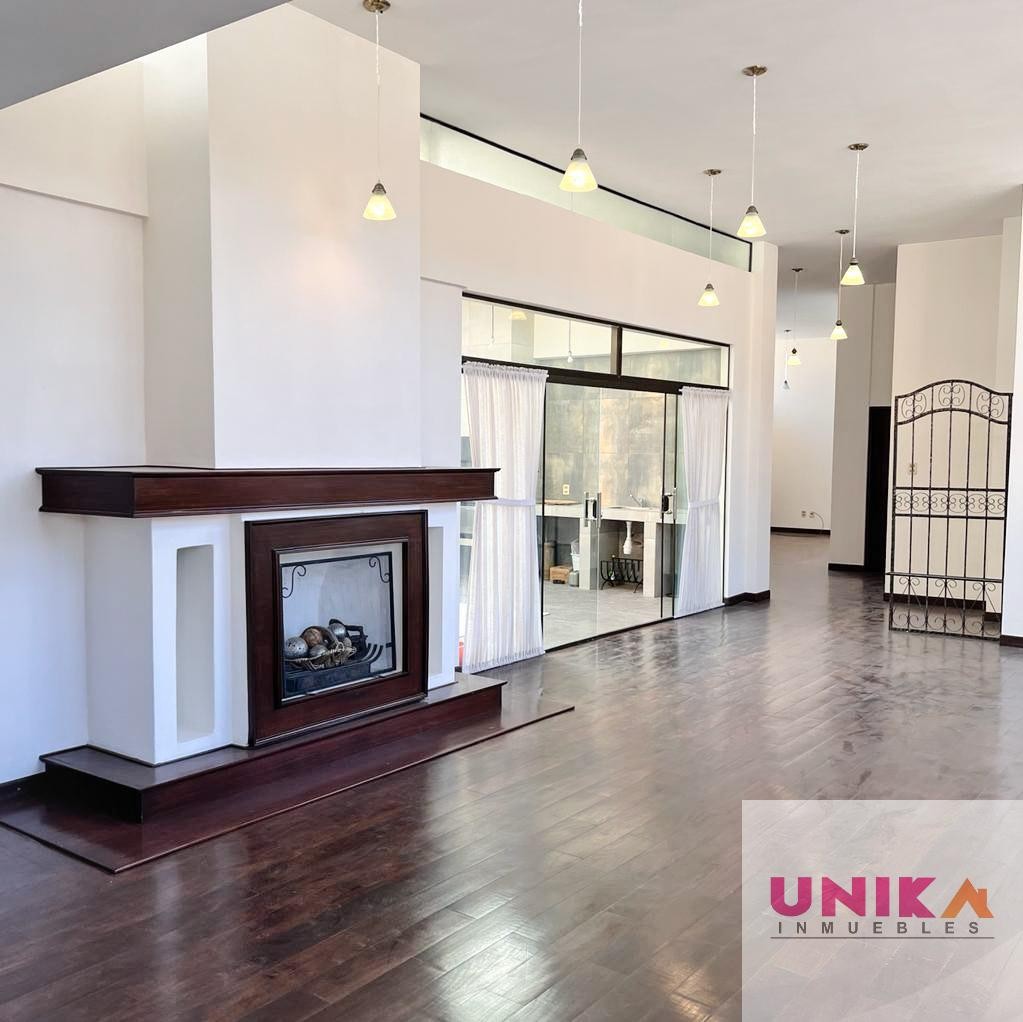 En Alquiler a $us 1,200 Foto 1