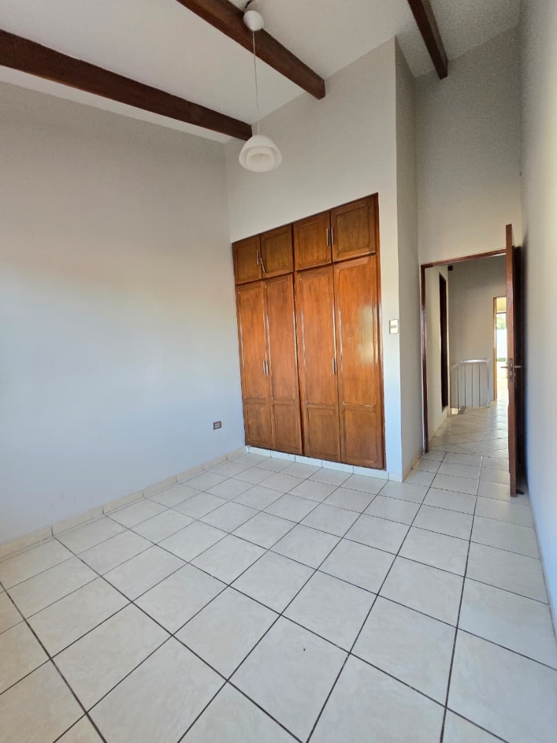 Casa en Entre 4to y 5to anillo Norte en Santa Cruz de la Sierra 4 dormitorios 3 baños 2 parqueos Foto 13