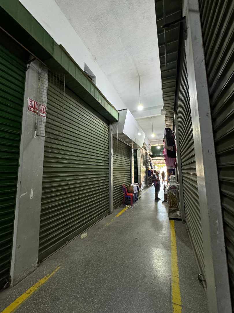 Local comercial en VentaCENTRO COMERCIAL MAQUIO sobre el 4to anillo, Pasillo 4, caseta #92    Foto 4