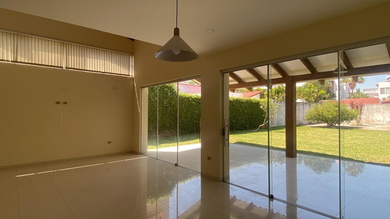 Casa en Alquiler Jardines del Urubó II Foto 3