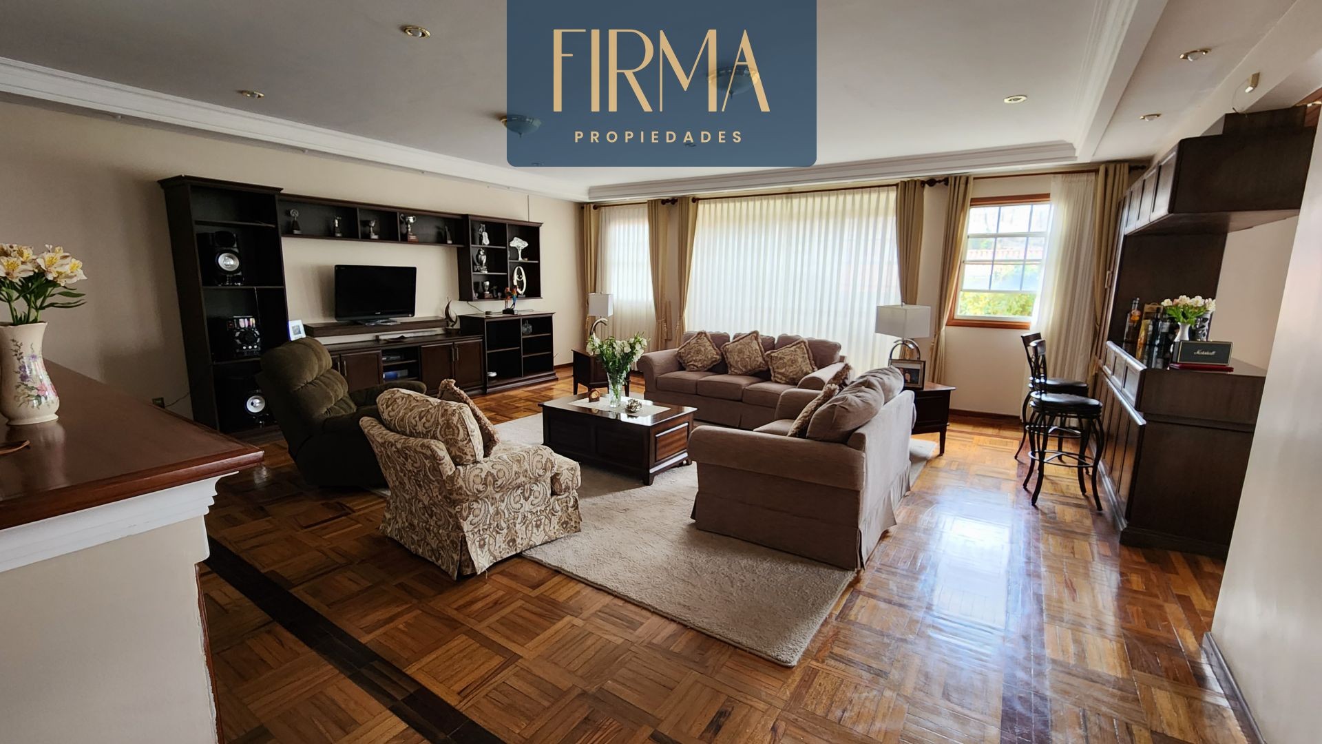 Casa en VentaIRPAVI (INICIO) 4 dormitorios 5 baños 5 parqueos Foto 3