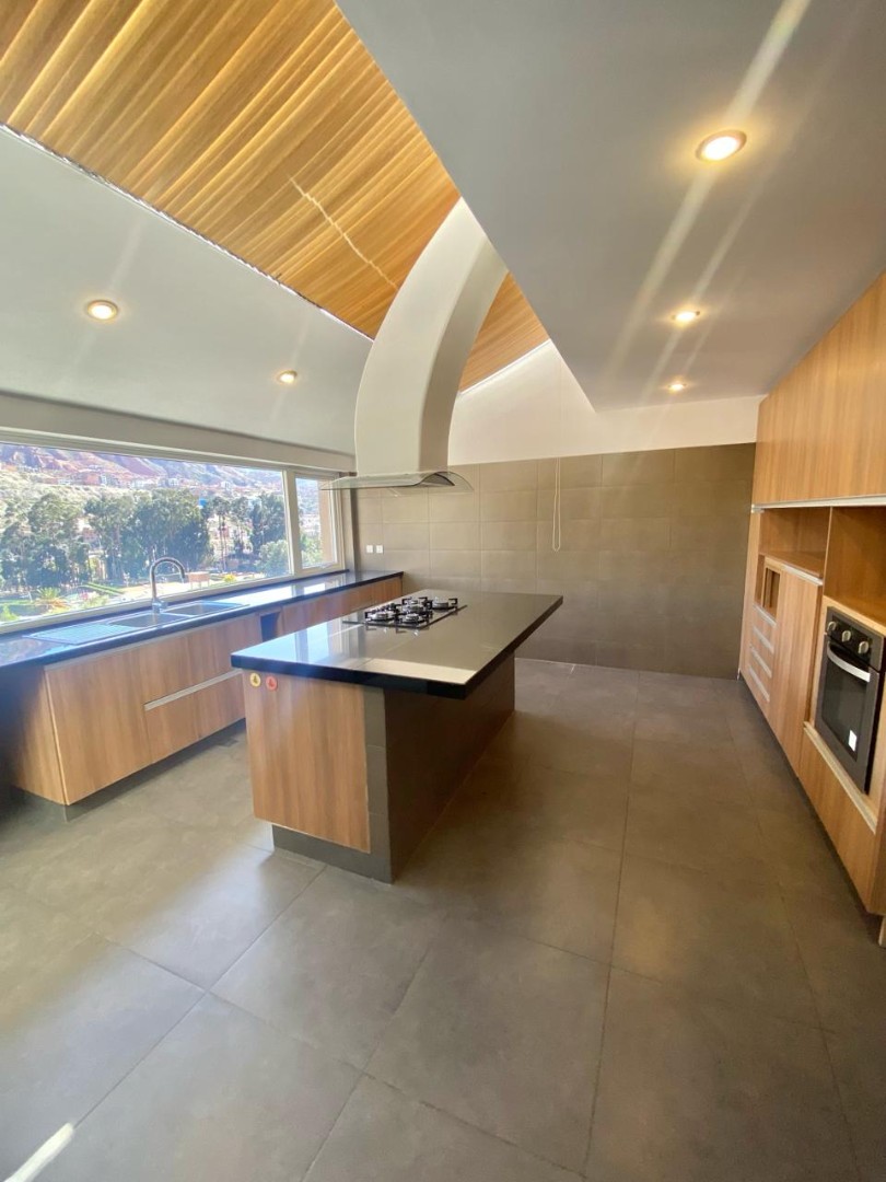 Departamento en AlquilerHermoso PH con Terraza Propia en Alquiler
La Florida Foto 7