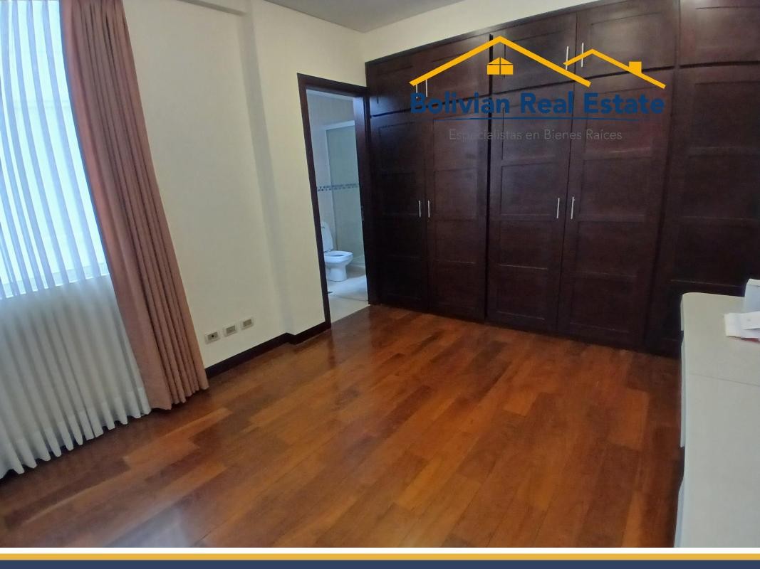 Departamento en VentaEN VENTA – HERMOSO DEPARTAMENTO EN CALACOTO, AV. FUERZA NAVAL 4 dormitorios 5 baños 2 parqueos Foto 9