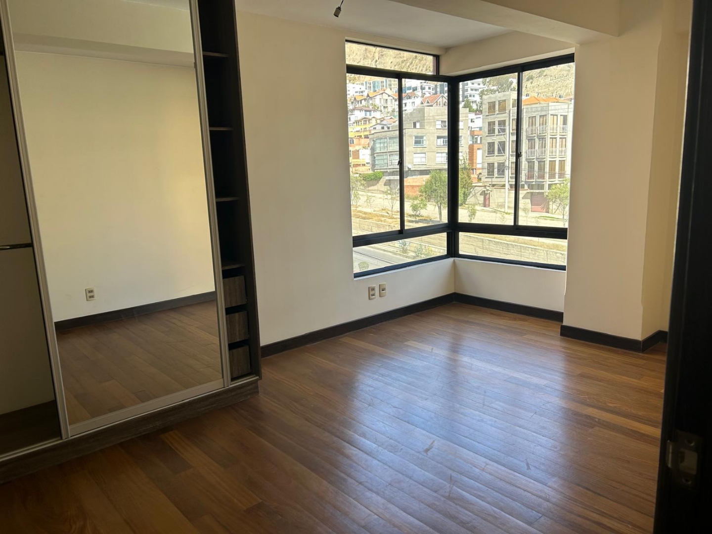 Casa en VentaLos Pinos Edificio Betel 3 dormitorios 2 baños 1 parqueos Foto 7