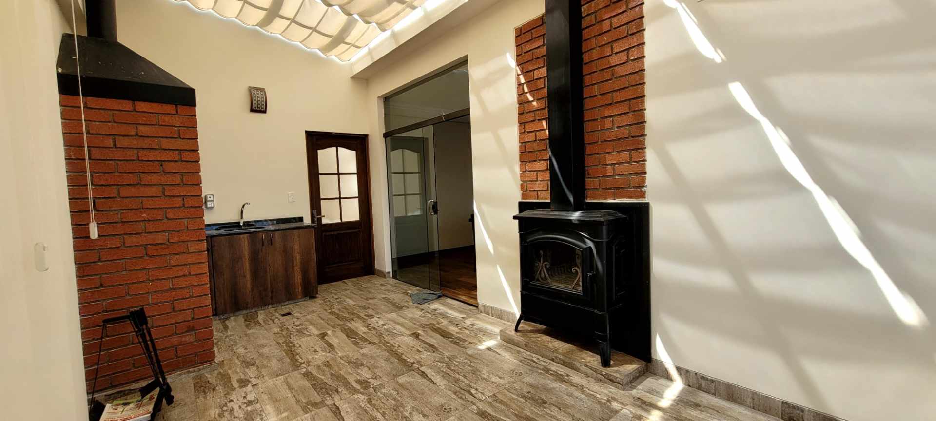 Casa en Alquiler
Hermosa y moderna casa en  alquiler en Achumani 3 dormitorios 4 baños 3 parqueos Foto 14