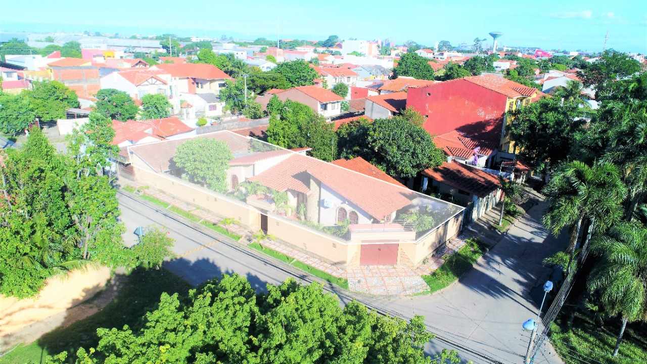 Casa en VentaAV PARAGUA 4TO ANILLO 5 dormitorios 3 baños 3 parqueos Foto 1