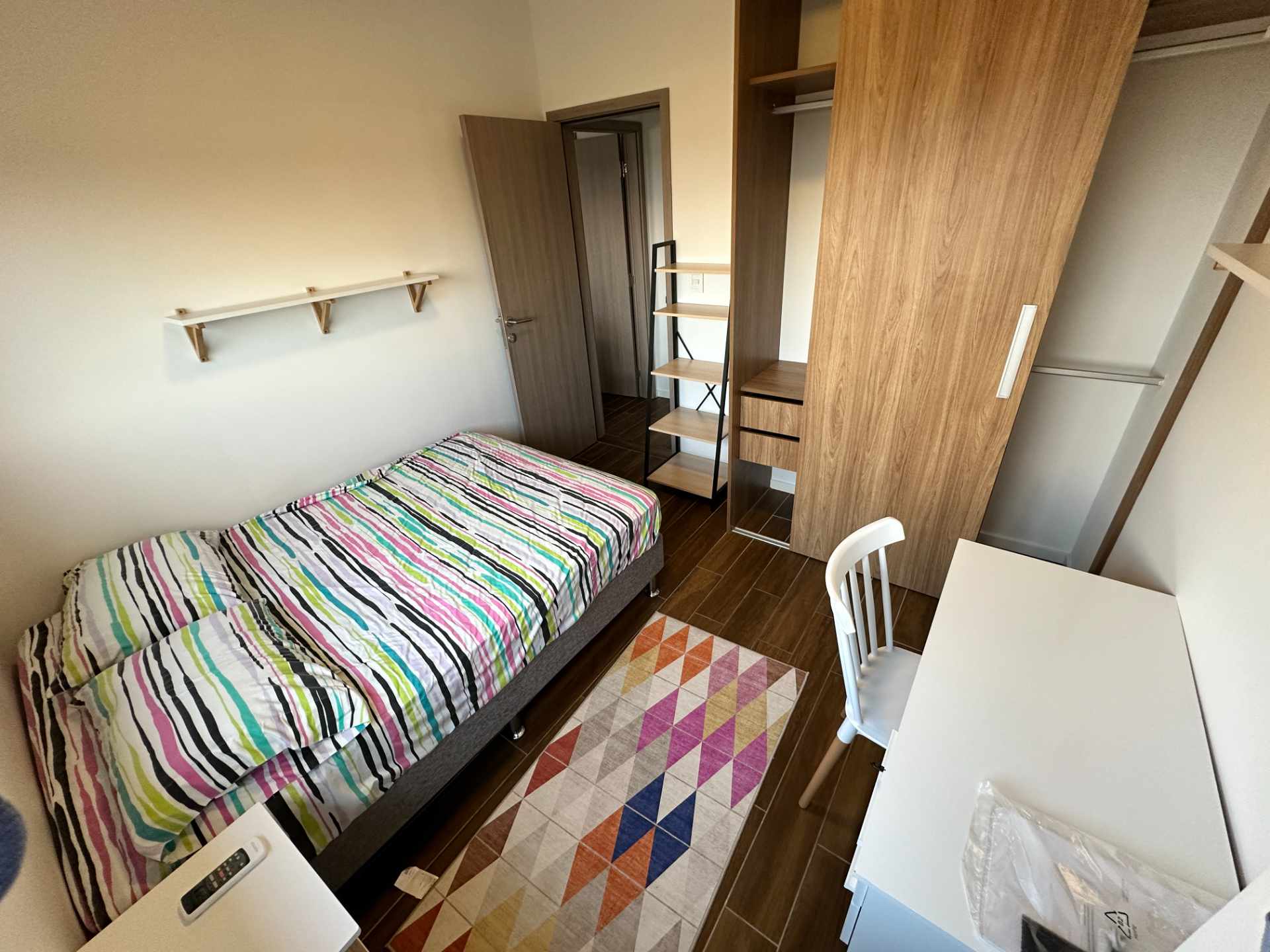 Departamento en AlquilerEdificio Holiday. Av. Canal Pedro Velez y Octavo Anillo.  Foto 6