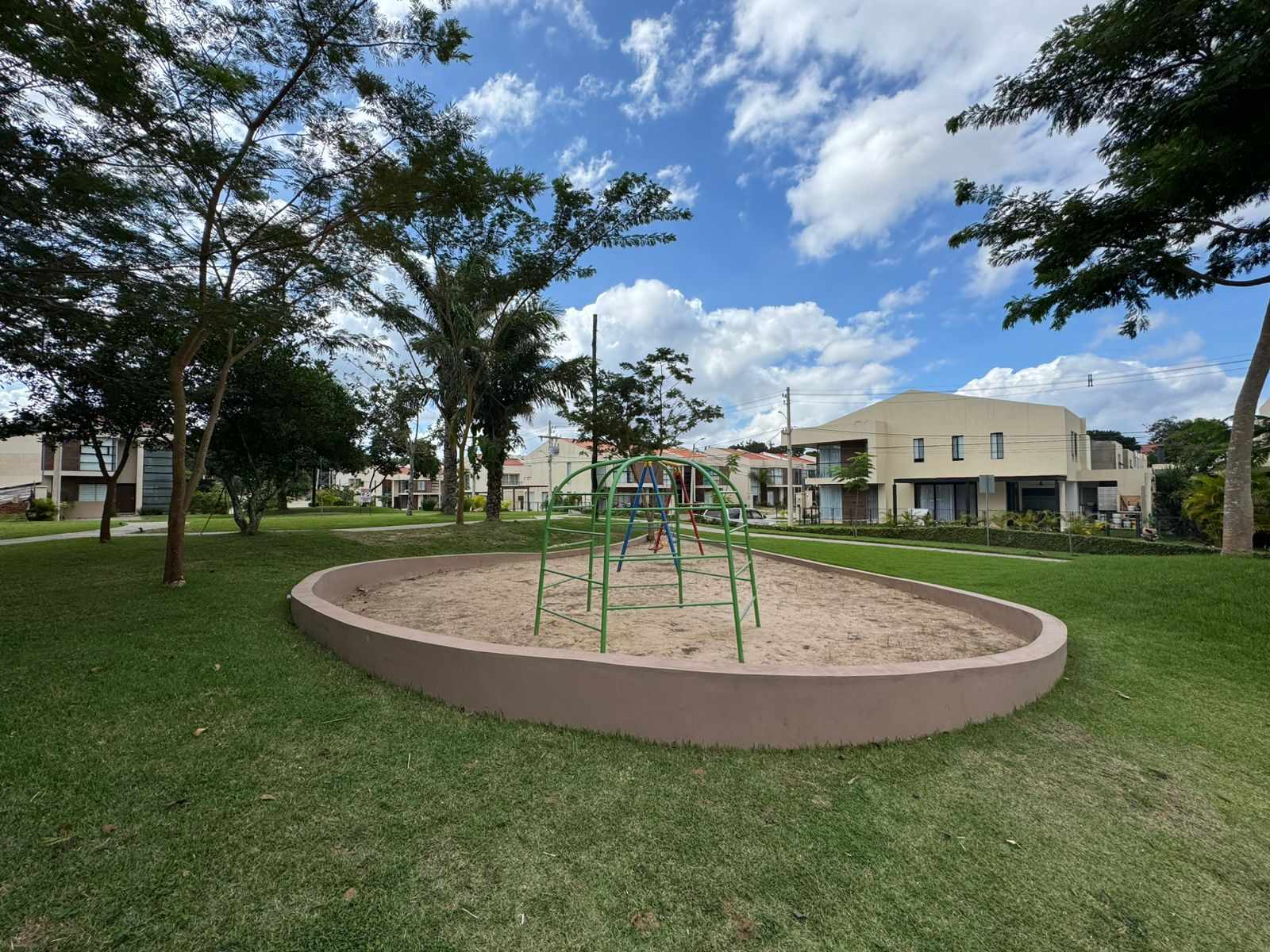 Casa en VentaCondominio Los Parques III, Urubo 3 dormitorios 3 baños 2 parqueos Foto 17