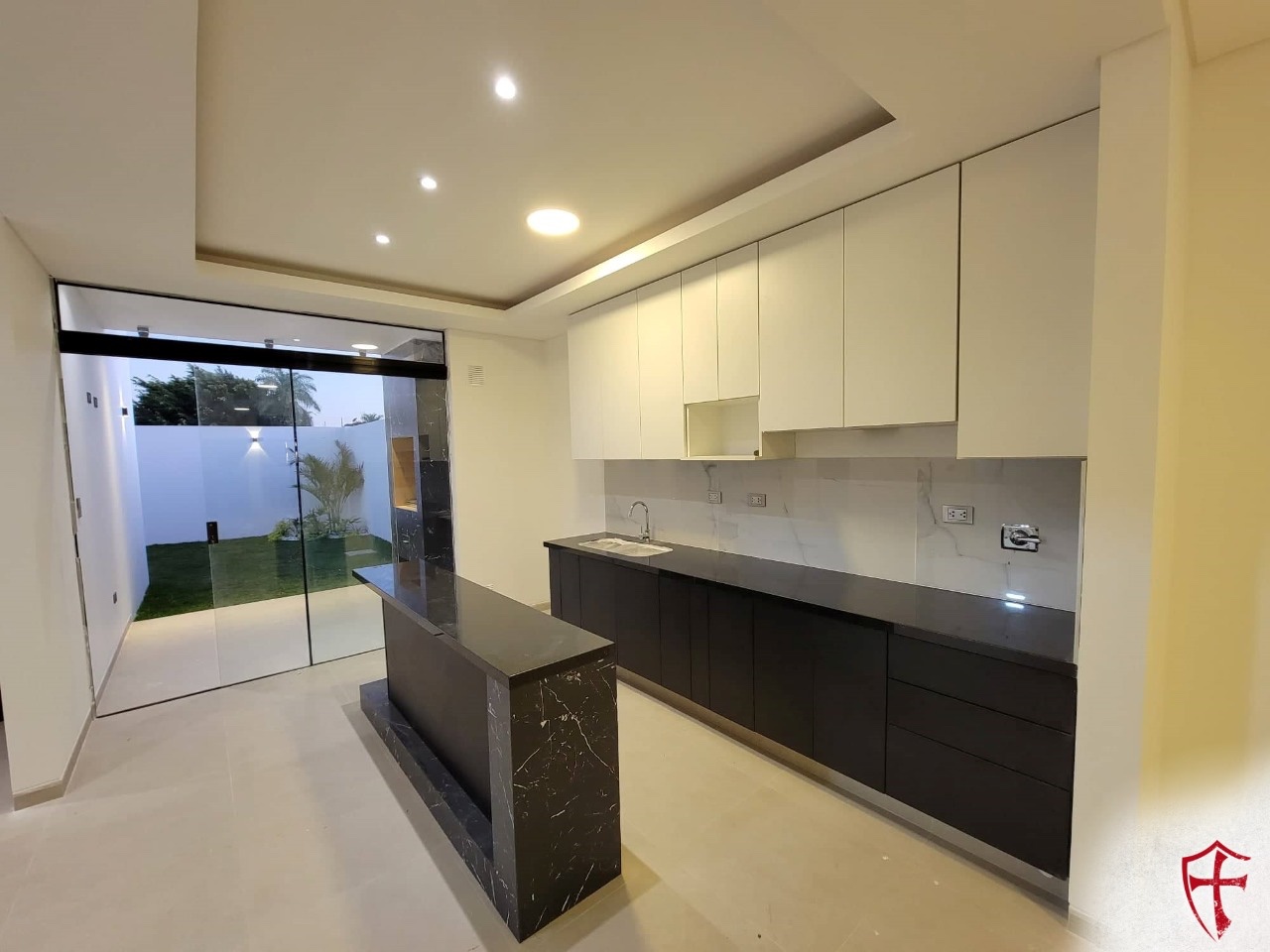 Casa Av banzer y canal pedro velez 7mo anillo Foto 7