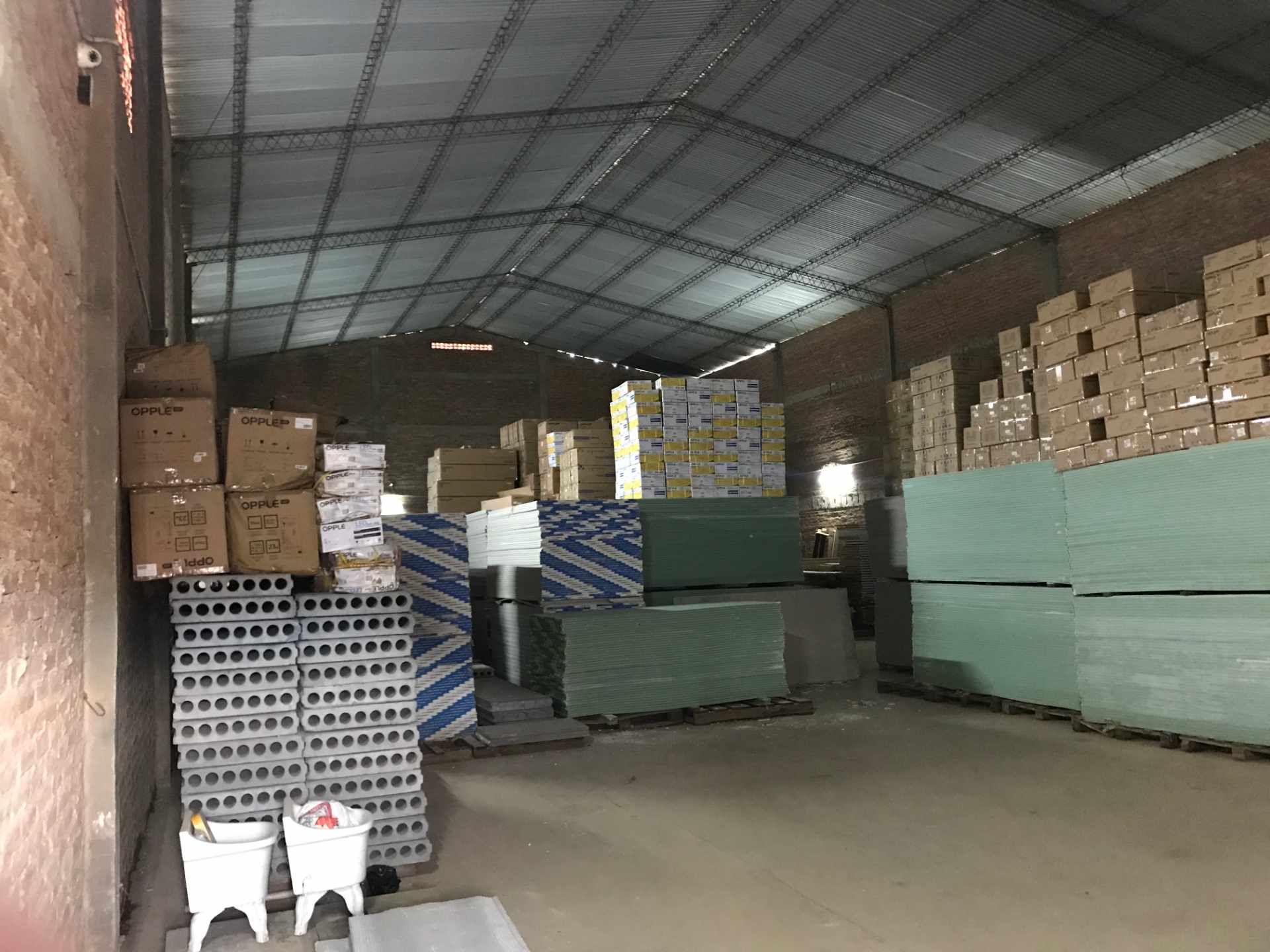 Galpón en VentaParque Industrial entre 6to y 7mo anillo atrás de Coca Cola.  Foto 9