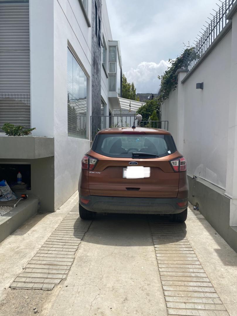 Casa en VentaBELLA CASA EN VENTA  4 dormitorios 3 baños 3 parqueos Foto 2