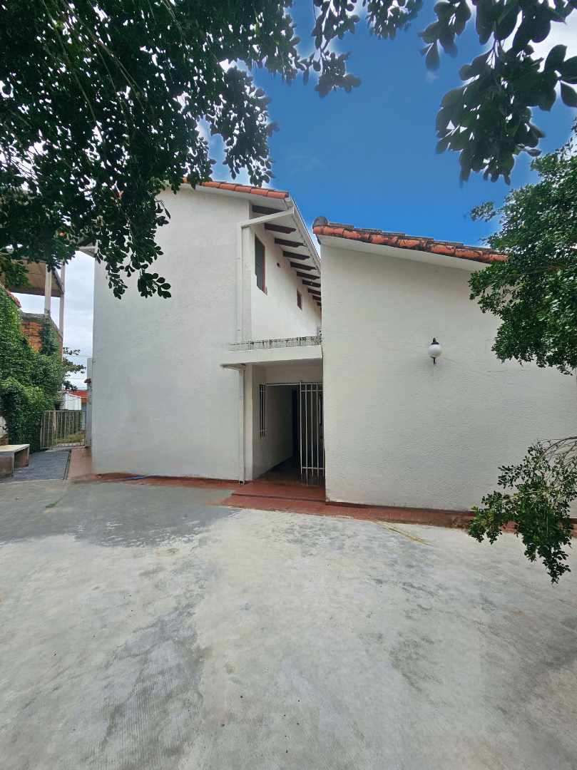 Casa en AlquilerAv. Ibérica- Barrio las LAS PALMAS  5 dormitorios 4 baños 3 parqueos Foto 8